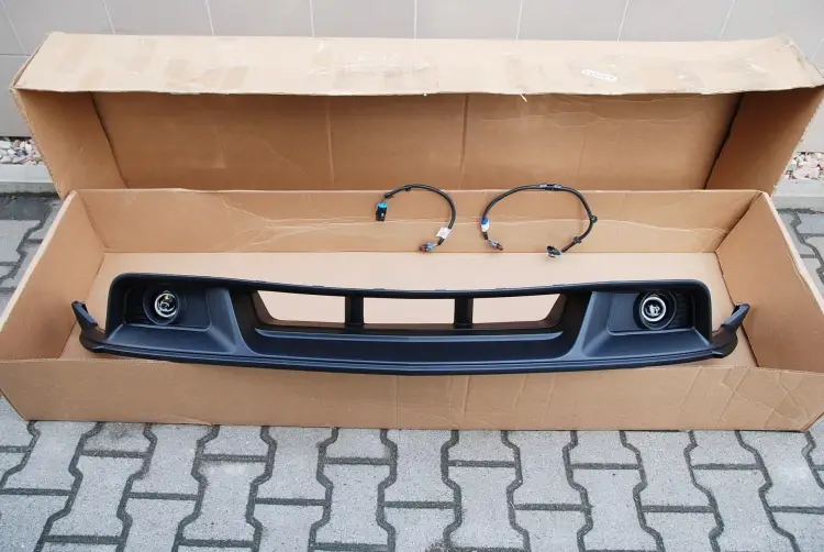 Oferta limitowana Spoiler + halogeny GT California Special / Dokładka / Atrapa / Dolna częś膰 zderzaka Ford Mustang 2010 - 2012 BR3Z-15200-AA